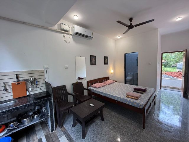 Studio Green Haven R-7 couple friendly