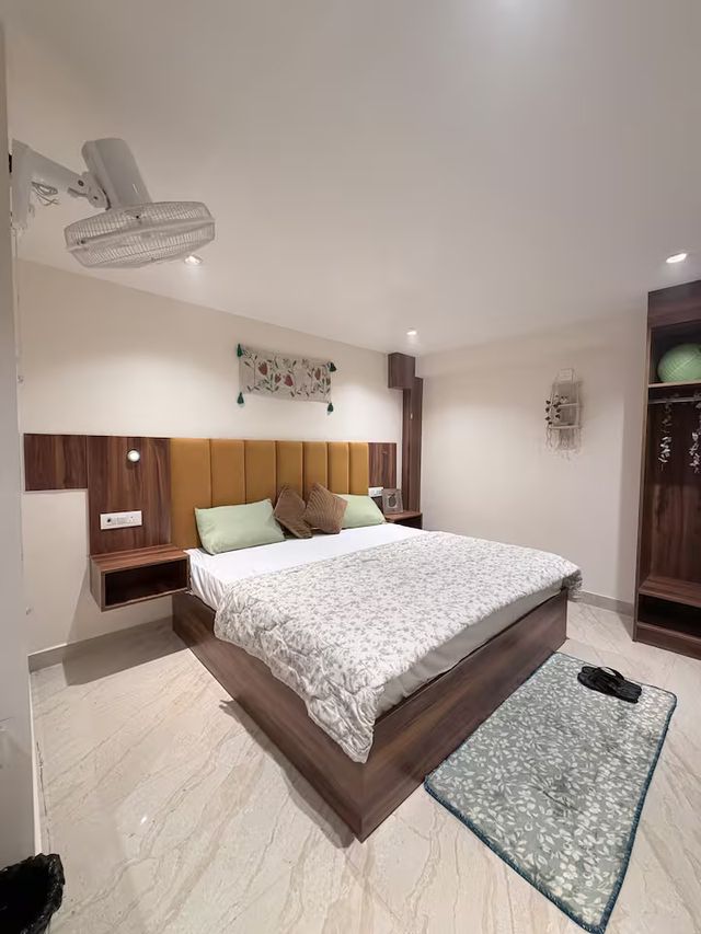 Scarlet Suites By The Pals - Studio with Kitchen